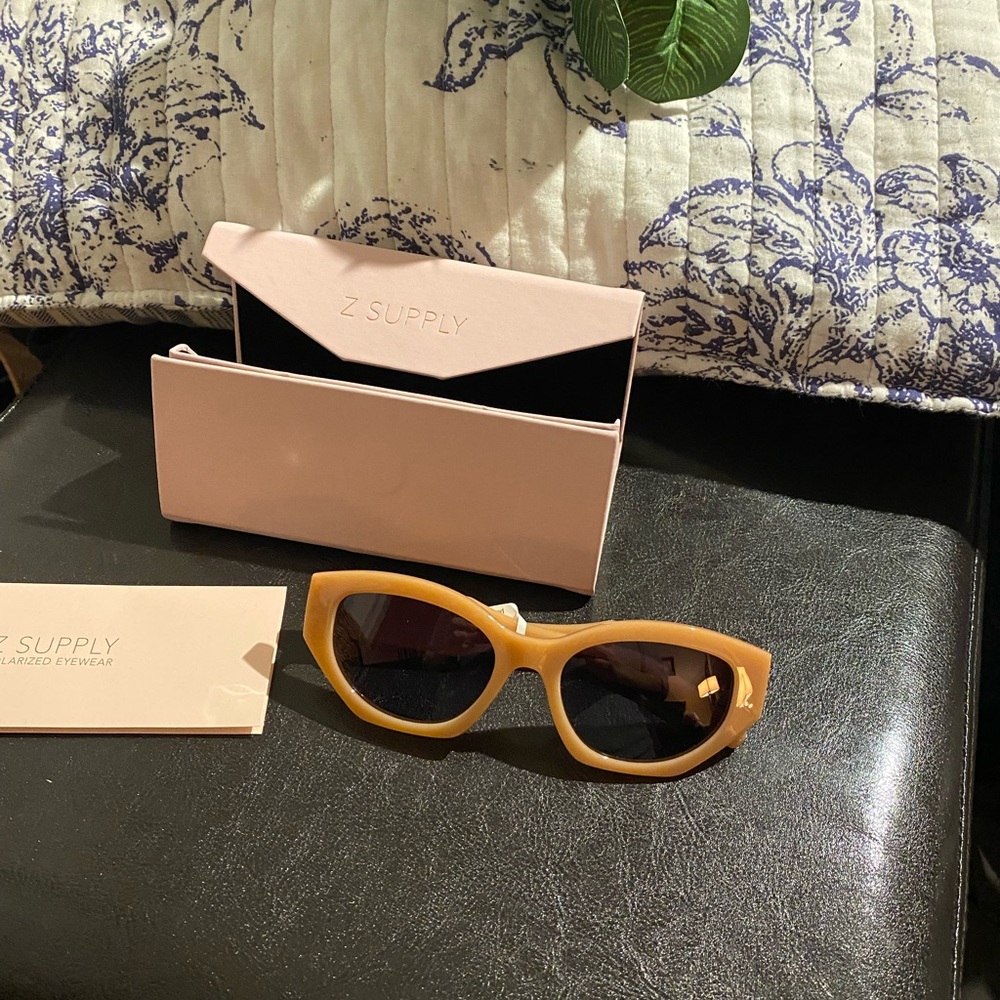 BNIB Z Supply Love Sick Polarized Fawn Sunglasses